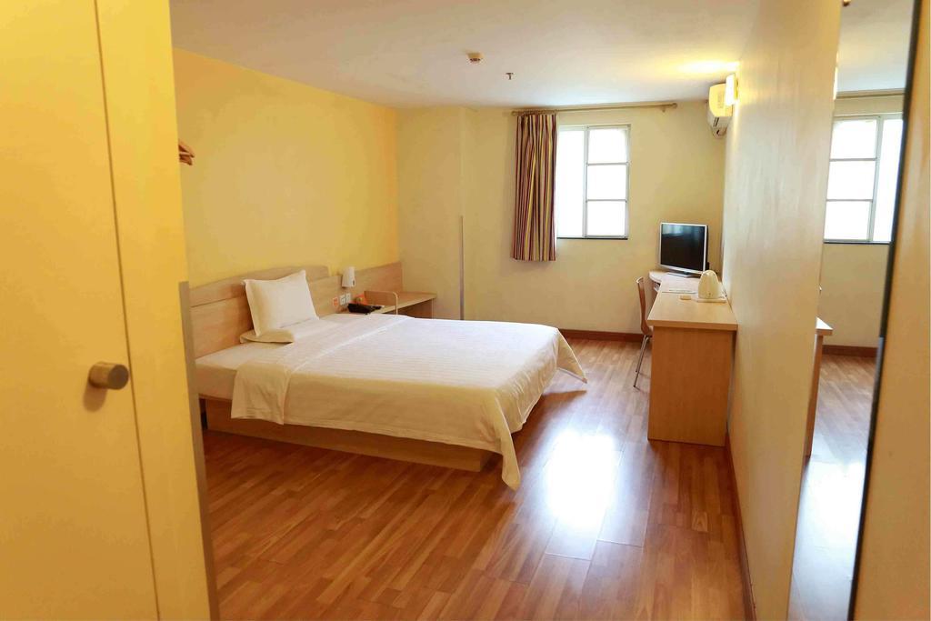 7Days Inn Foshan Qiandeng Lake Nangui Road Subway Station ห้อง รูปภาพ