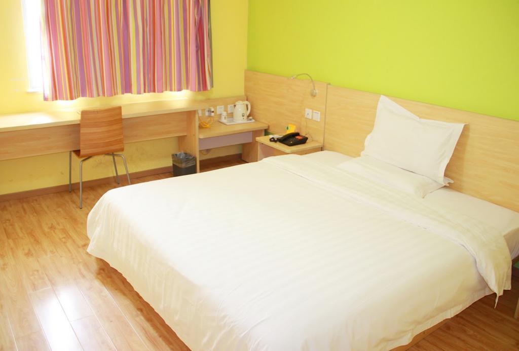 7Days Inn Foshan Qiandeng Lake Nangui Road Subway Station ภายนอก รูปภาพ