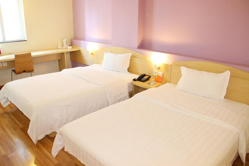 7Days Inn Foshan Qiandeng Lake Nangui Road Subway Station ภายนอก รูปภาพ