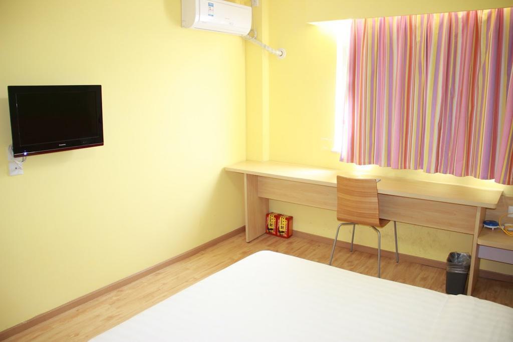 7Days Inn Foshan Qiandeng Lake Nangui Road Subway Station ภายนอก รูปภาพ
