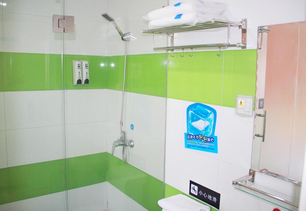 7Days Inn Foshan Qiandeng Lake Nangui Road Subway Station ภายนอก รูปภาพ